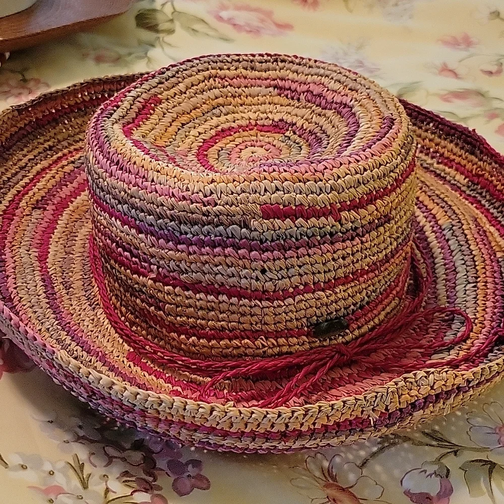 Liz Claiborne colorful straw hat - Picture 3 of 4